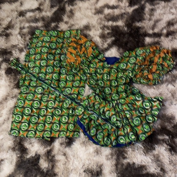 Custom African print, stunning two piece set with belt great condition - Picture 6 of 7